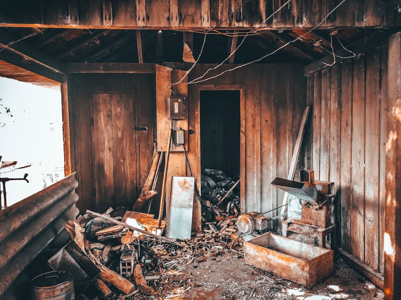Fachgerechter Abriss eines alten Schuppens